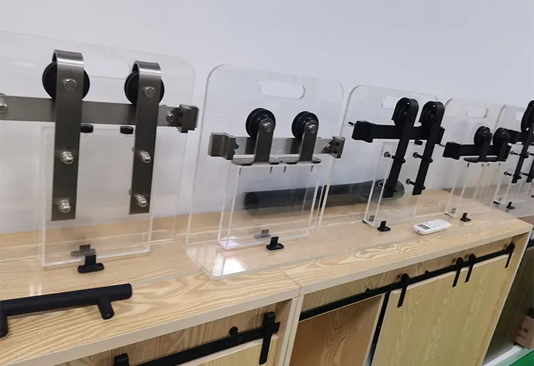 satinado, n&iacute;quel cepillado Sistema corredizo Kit de herrajes para puerta de granero doble con derivaci&oacute;n plegable de lat&oacute;n antiguo para montaje en puerta de madera interior Riel lateral para bricolaje Accesorios de 