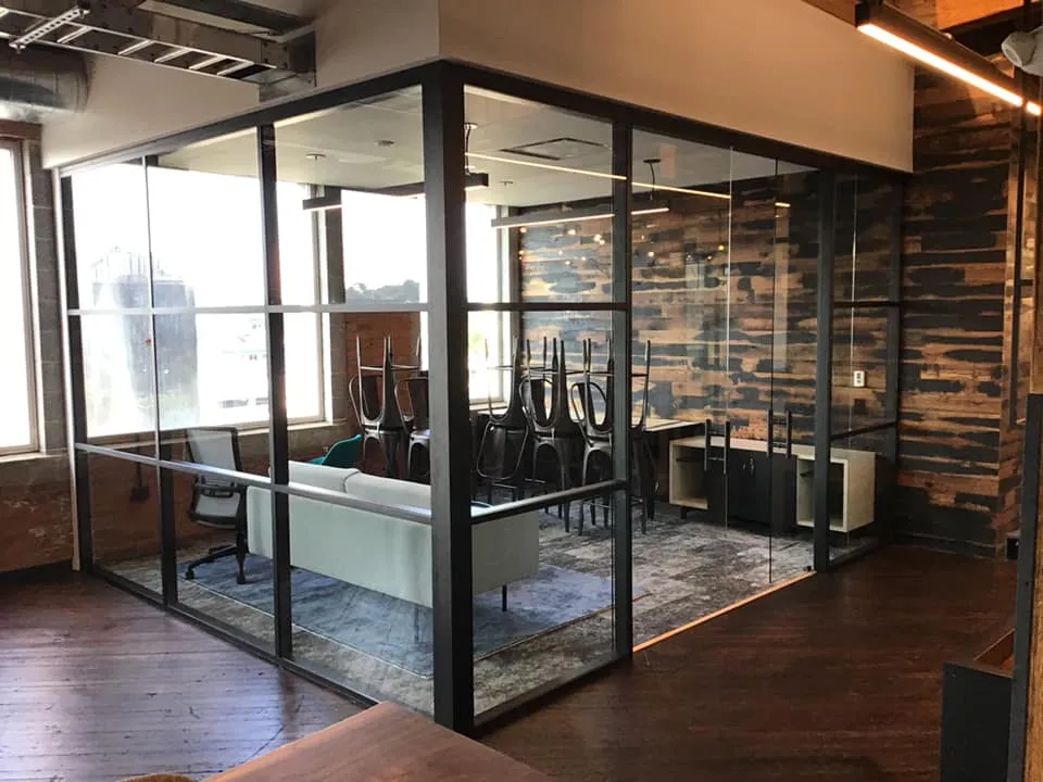 Soluciones innovadoras para puertas de estilo franc&eacute;s Oficina moderna, mamparas separadoras de ambientes 