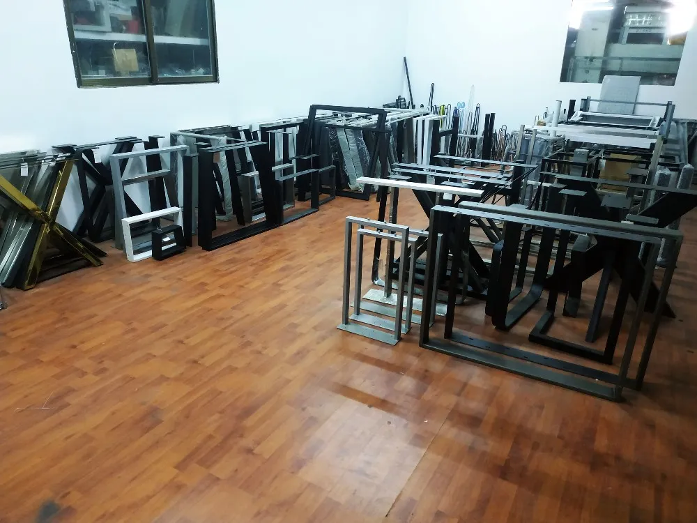 y soportes para estanter&iacute;as de tuber&iacute;as de hierro macizo, bronce dorado y bronce Colgadores y soportes 