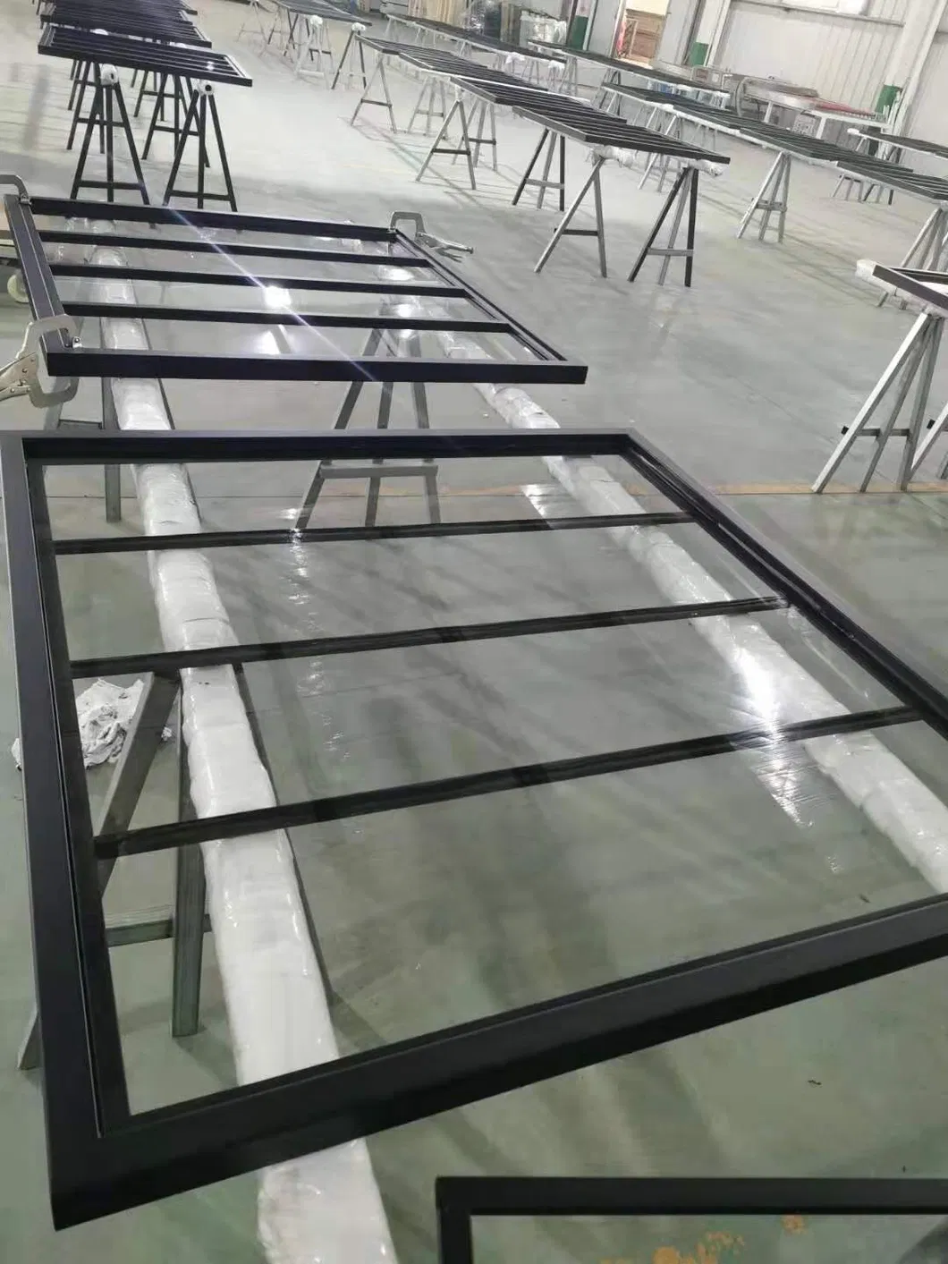 Estilo de f&aacute;brica de puertas y ventanas de vidrio, marco met&aacute;lico de ventanas corredizas