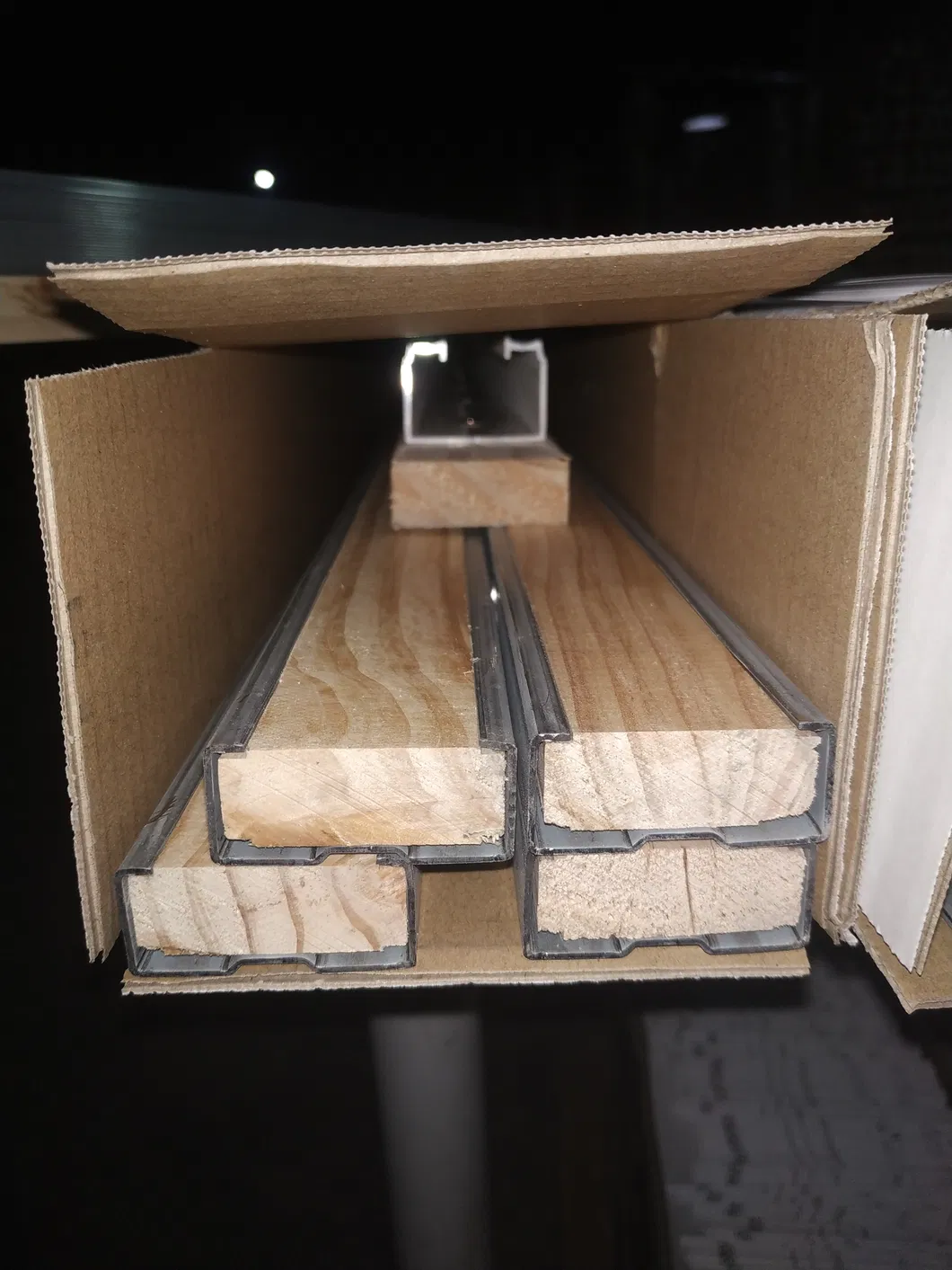 Herrajes para puertas corredizas de granero con bolsillo blanco de acero de dise&ntilde;o 