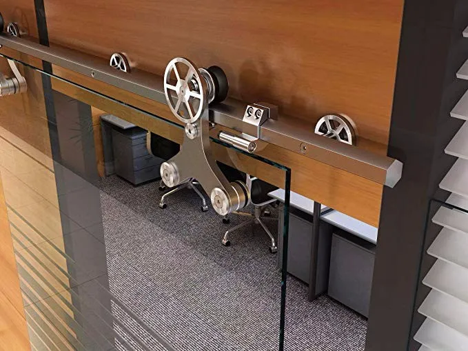 Pista hexagonal s&oacute;lida de 6,6 pies, decoraci&oacute;n giratoria, rueda de radios, herrajes para puertas corredizas 