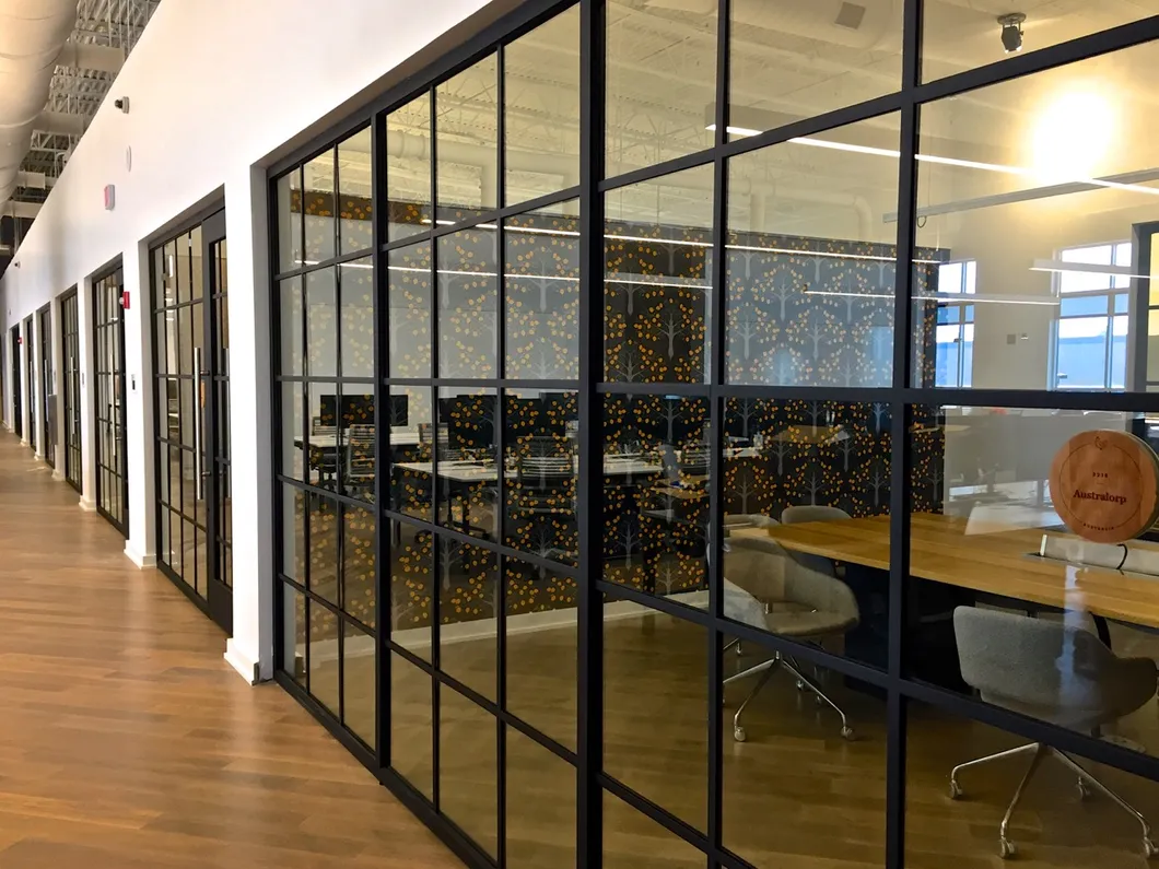 Soluciones de puertas innovadoras para oficinas modernas, mamparas separadoras de ambientes Estilo franc&eacute;s 